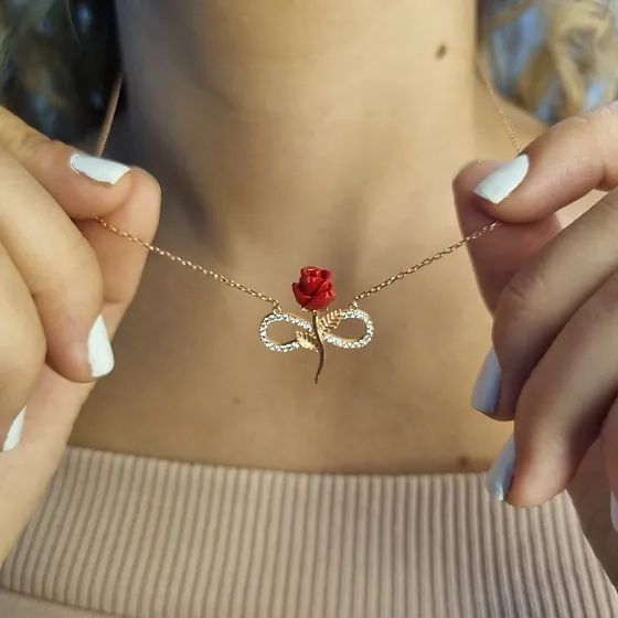 Collana di rose