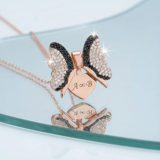 Collana con farfalla denominata